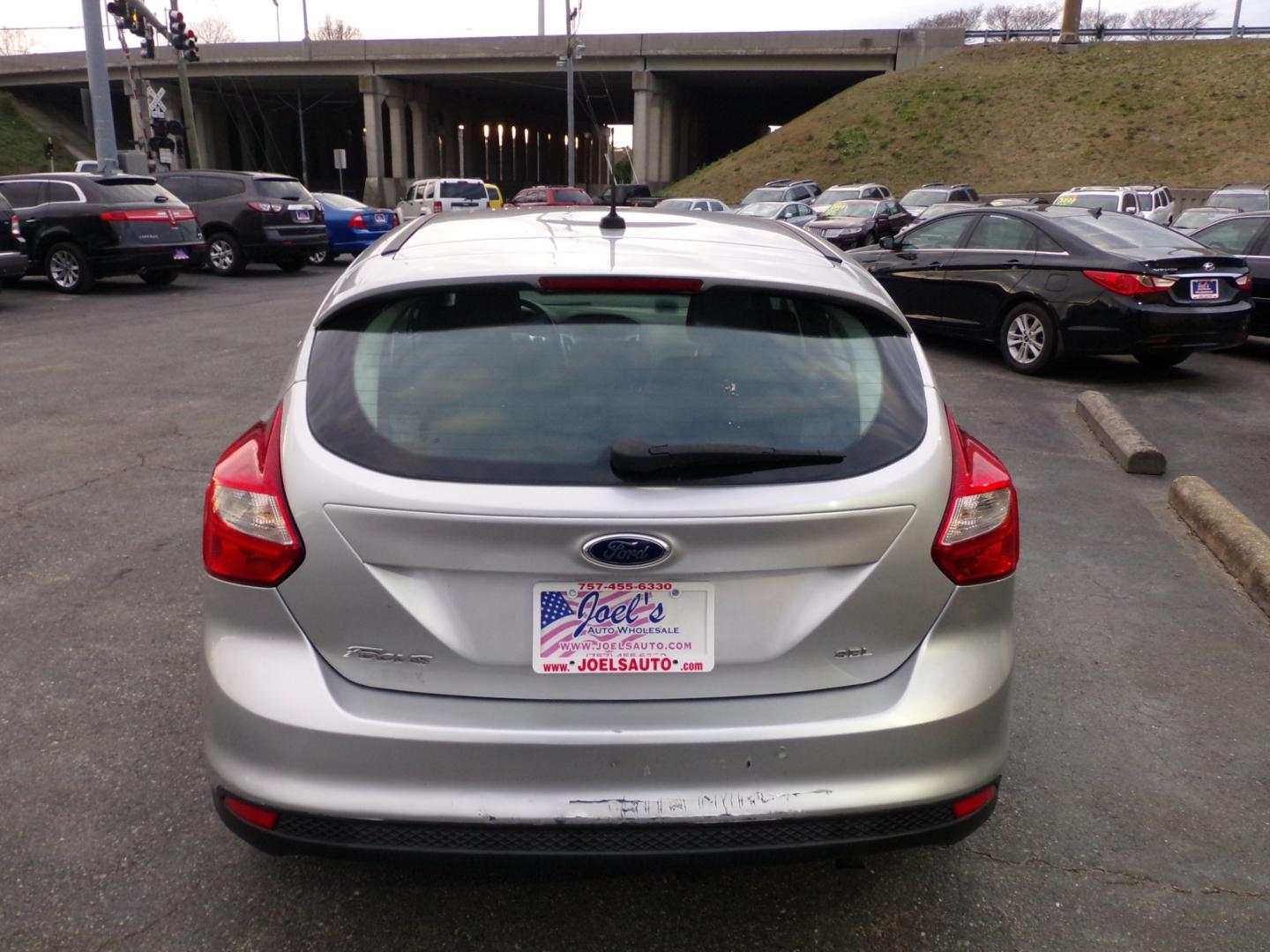 2012 Silver Ford Focus (1FAHP3M29CL) , Automatic transmission, located at 5700 Curlew Drive, Norfolk, VA, 23502, (757) 455-6330, 36.841885, -76.209412 - Photo#12